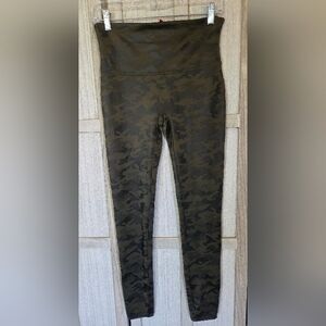 Spanx Faux Leather Green Camouflage Leggings Size L